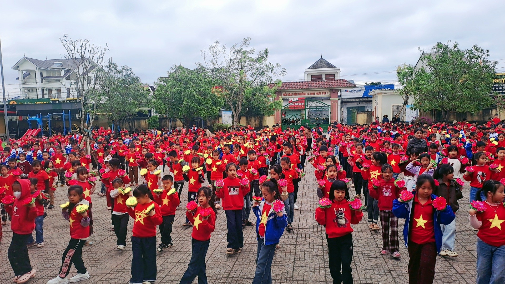Hoạt động ngoài giờ lên lớp